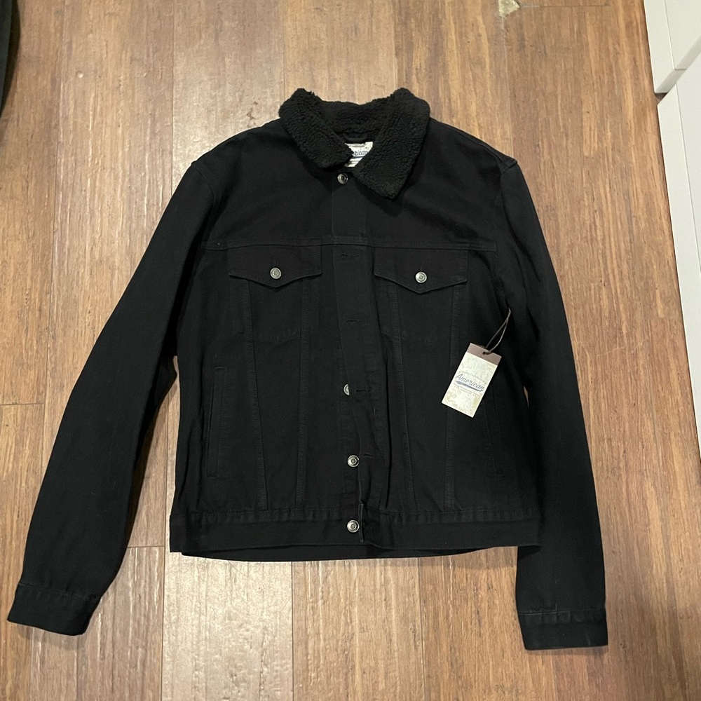 VINTAGE Black heavy Jean jacket with fur.